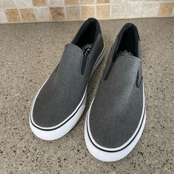 LUGZ Men’s Clipper Casual Slipon Loafer Sneaker Size 10 in Charcoal/Black/White - Picture 1 of 10